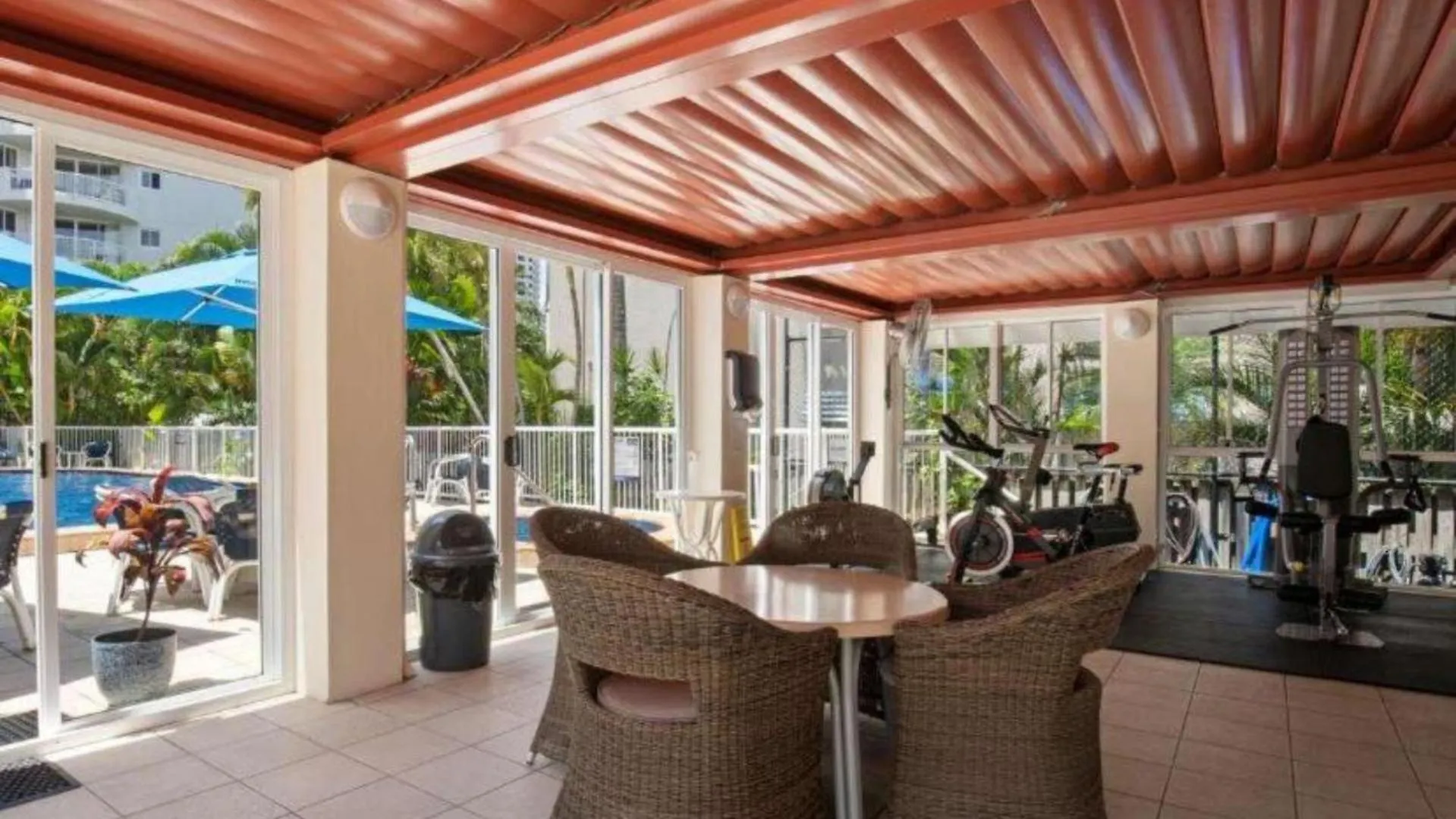 Aparthotel Surf Parade Resort Gold Coast