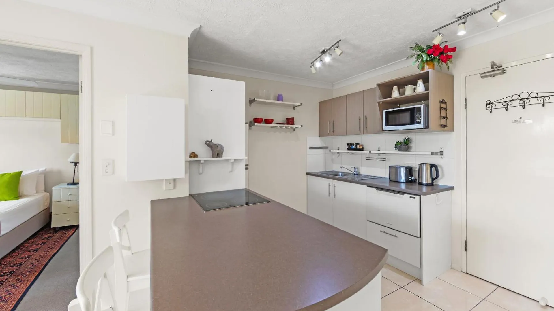 Aparthotel Surf Parade Resort Gold Coast